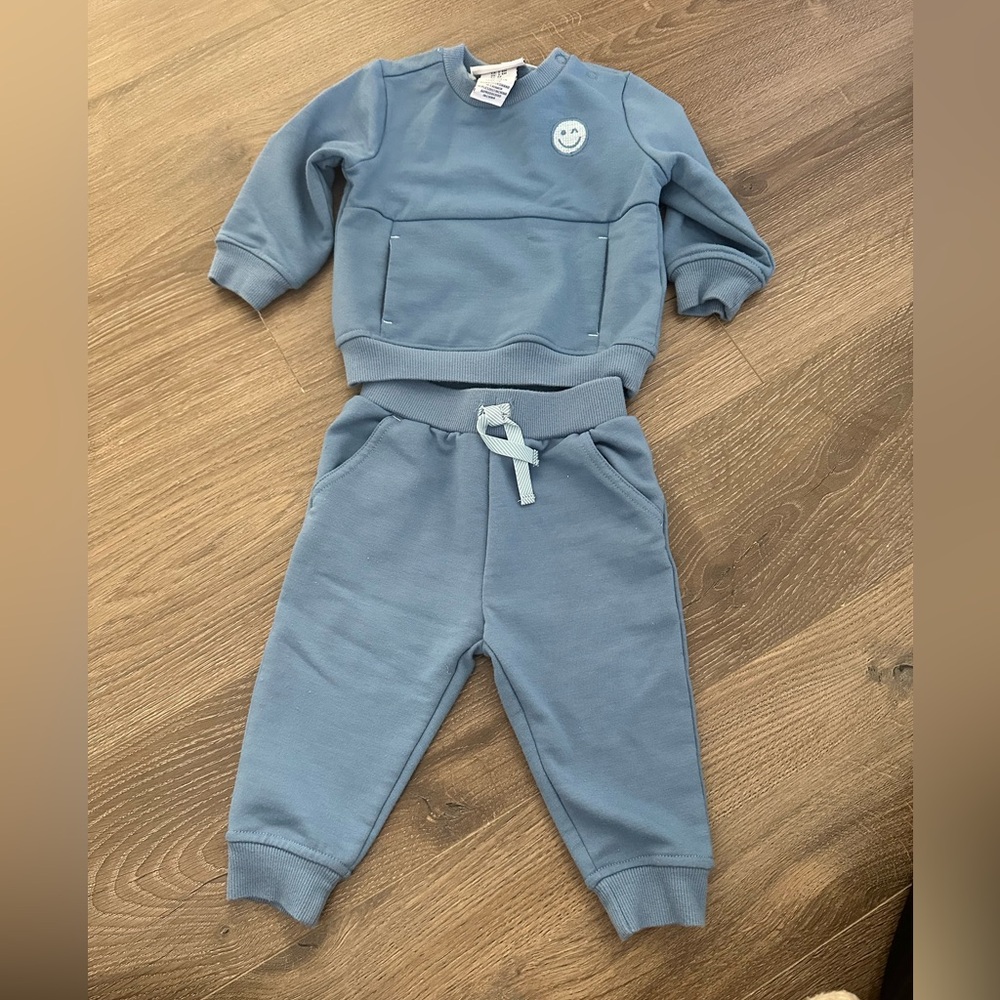 Tommy Bahama Baby Blue Sweatshirt and Jogger Set